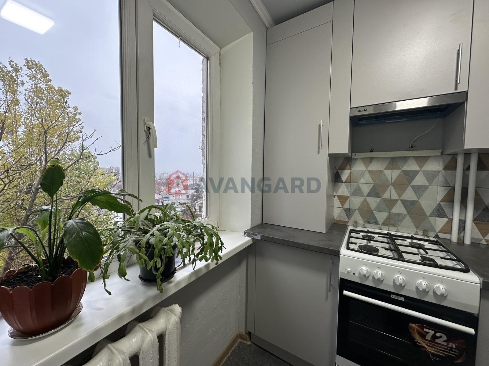 2 ��. ��������, 49/30/8 ��. �., 5/5 ������ ���� 3