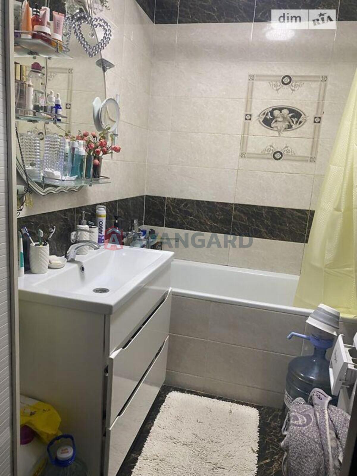 3 ��. ��������, 78/40/8 ��. �., 9/10 ������ ���� 21