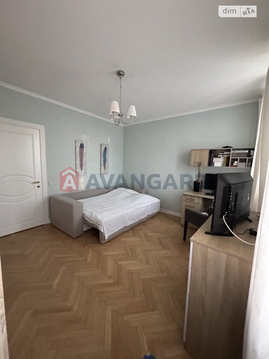 3 ��. ��������, 82/48/10 ��. �., 5/5 ������ ���� 16