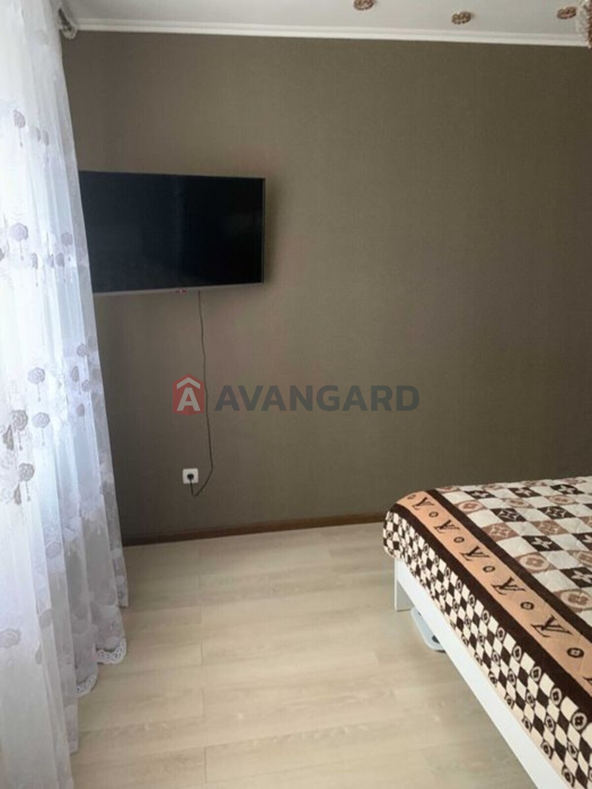 4 ��. ��������, 134/-/12 ��. �., 10/12 ������ ���� 7