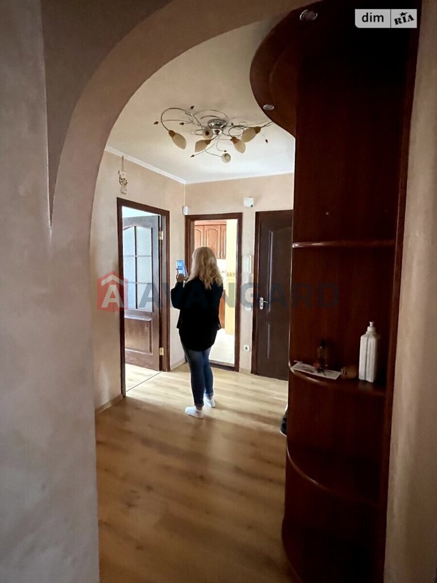 3 ����. ��������, 66/42/10 ��. �., 9/10 ���� ���� 9