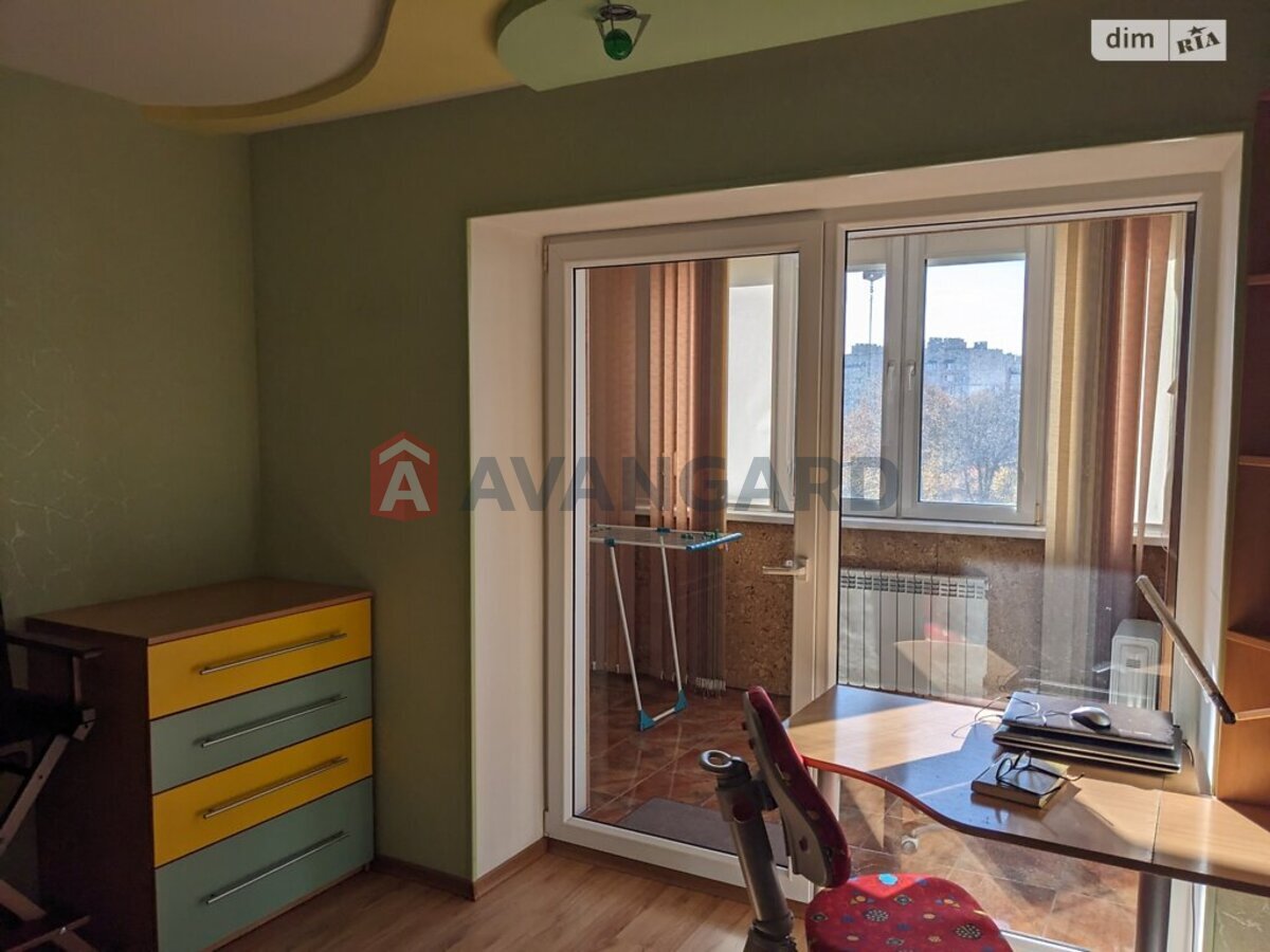 2 ��. ��������, 100/-/- ��. �., 4/5 ������ ���� 15