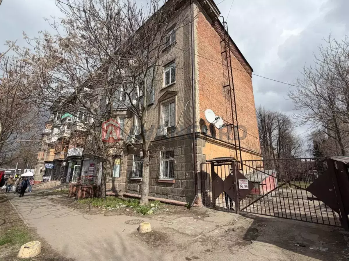 3 ��. ��������, 68/42/8 ��. �., 2/4 ������ ���� 12