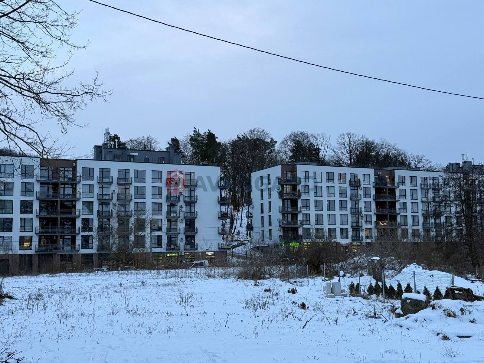 3 ��. ��������, 76.3/42.2/15.4 ��. �., 2/5 ������ ���� 25