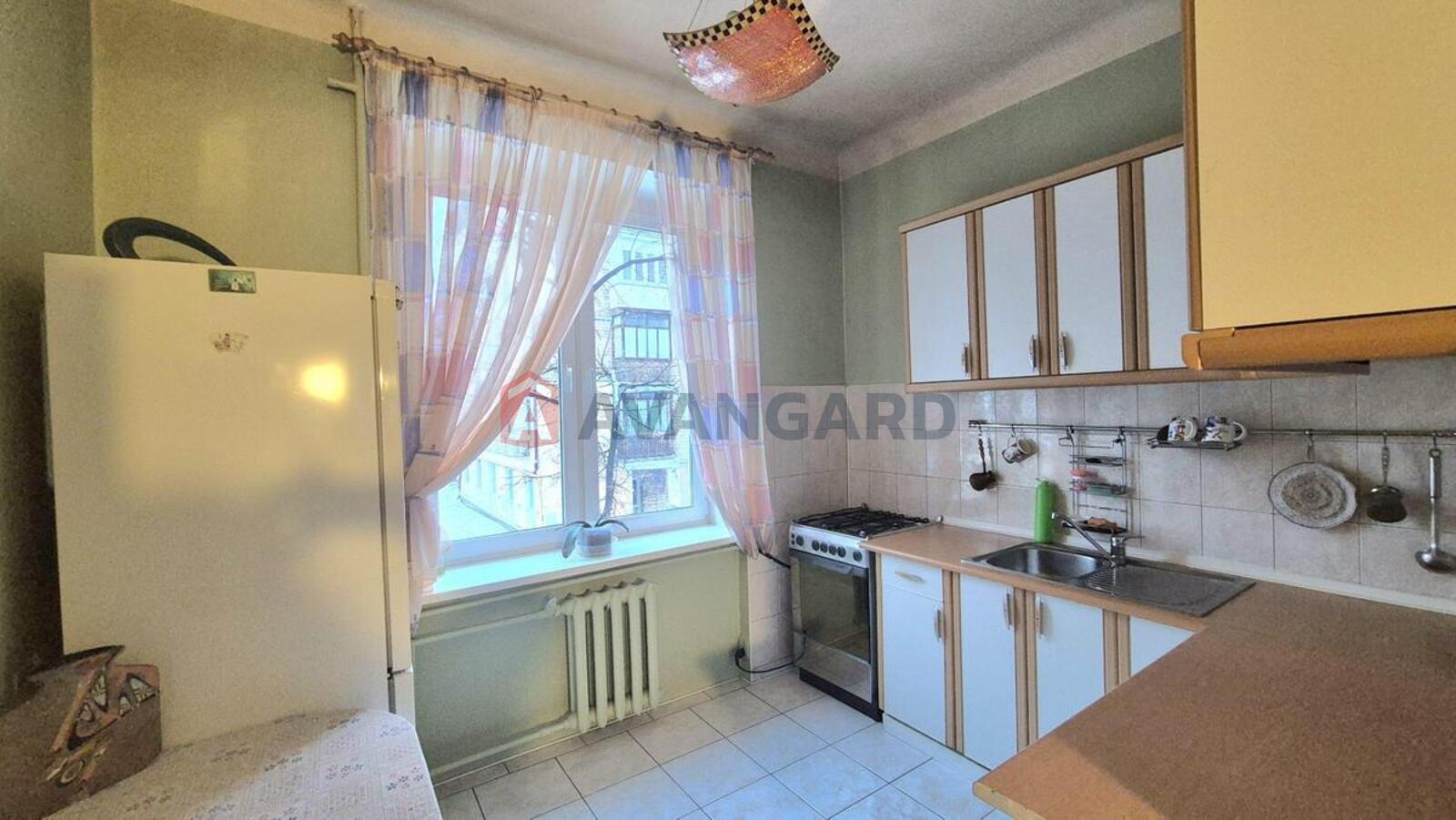 3 ��. ��������, 70/-/9 ��. �., 2/5 ������ ���� 15