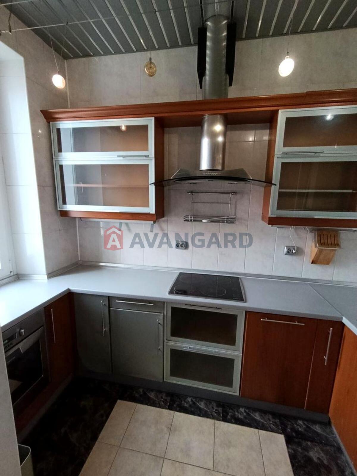 4 ��. ��������, 130/80/7 ��. �., 4/4 ������ ���� 10