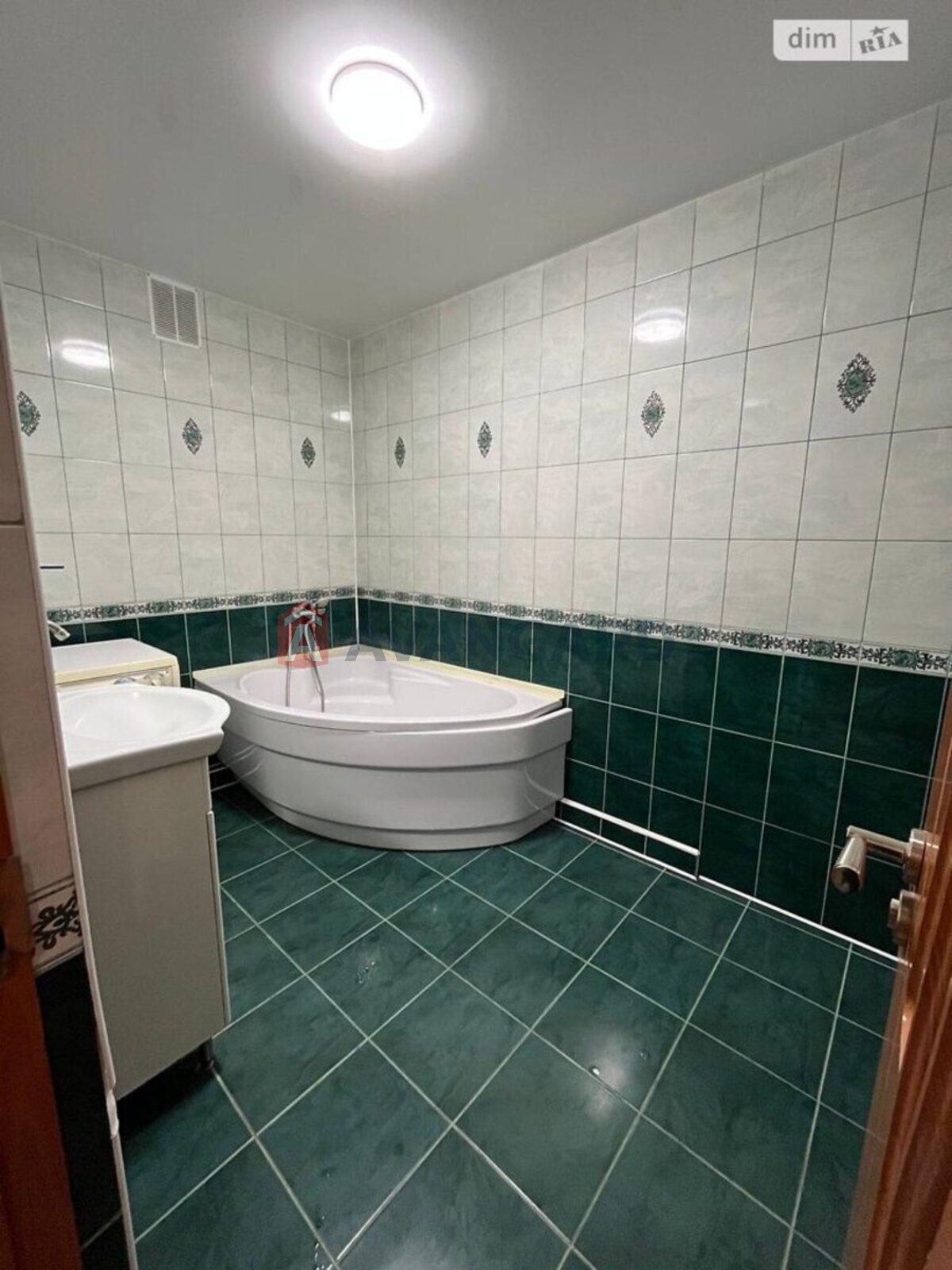 3 ��. ��������, 95/50/11 ��. �., 4/6 ������ ���� 23