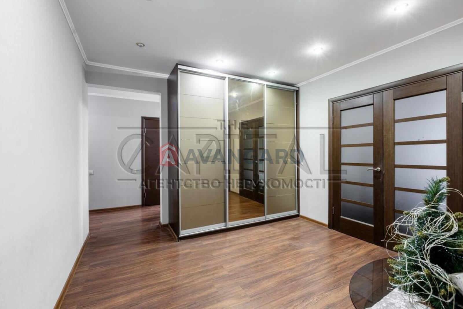 4 ��. ��������, 92/35/11 ��. �., 12/15 ������ ���� 8