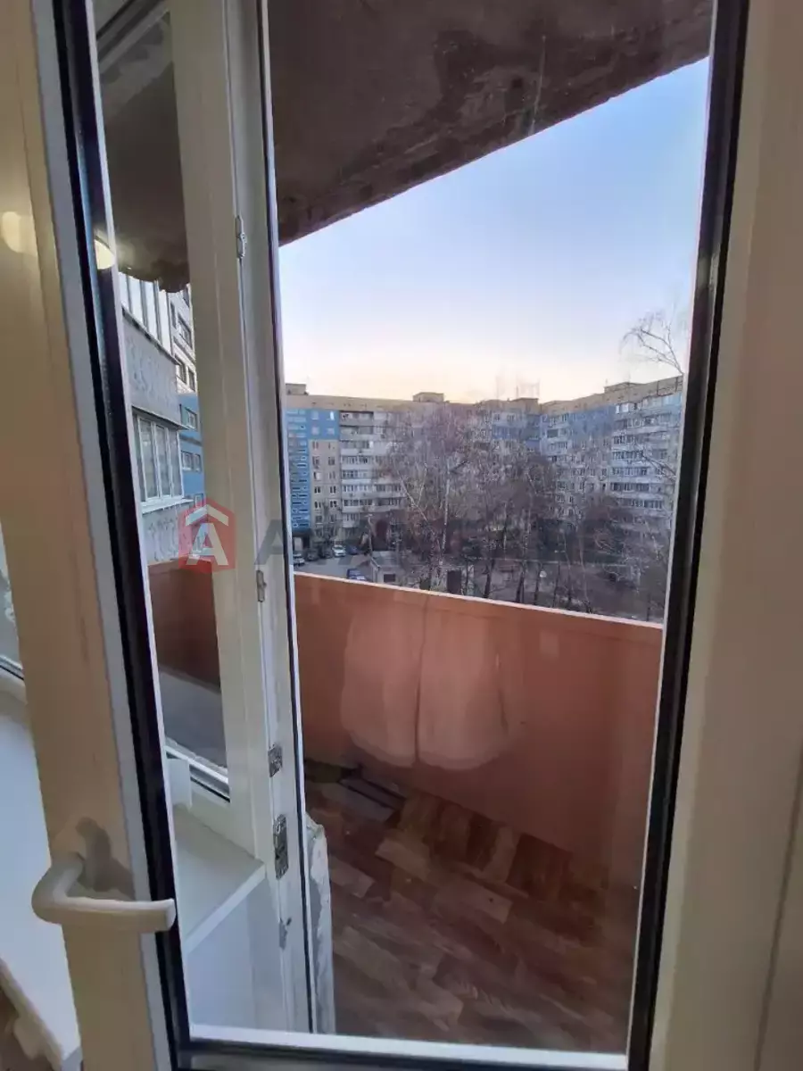 4 ����. ��������, 81/48/10 ��. �., 5/9 ���� ���� 3