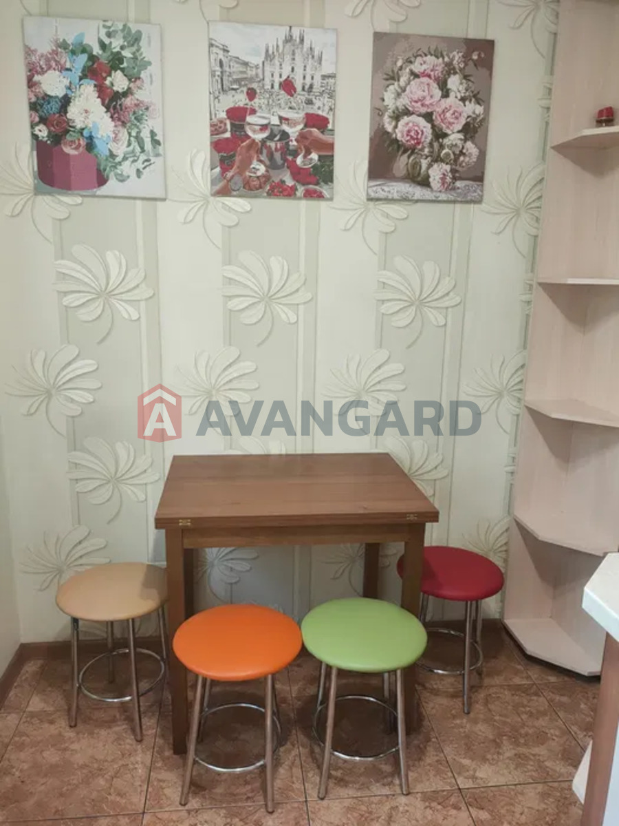 2 ��. ��������, 44/-/6 ��. �., 3/5 ������ ���� 3