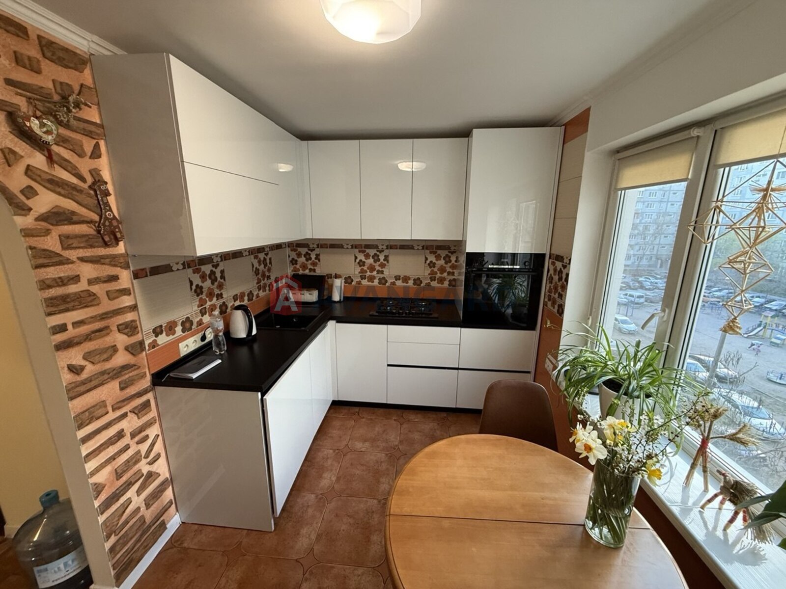 3 ��. ��������, 72/-/9 ��. �., 9/9 ������ ���� 24