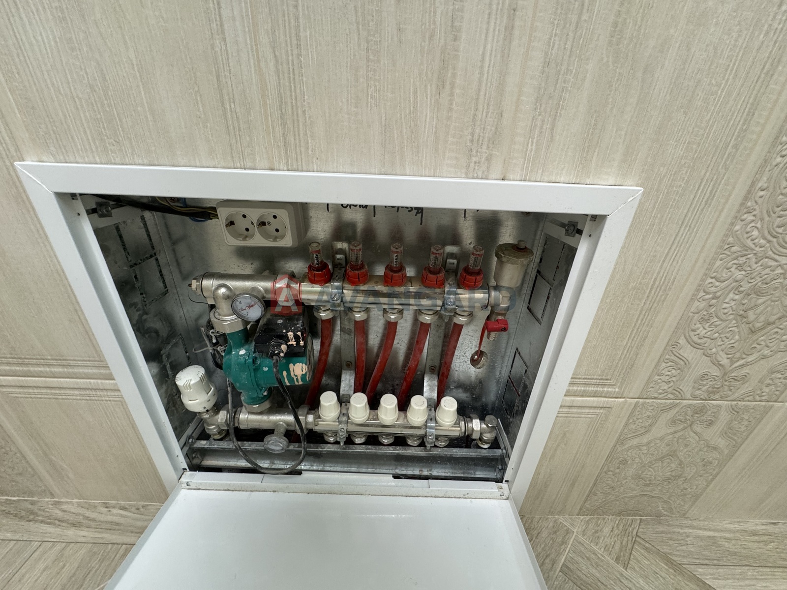 2 ����. ��������, 81/44/35 ��. �., 4/10 ���� ���� 25