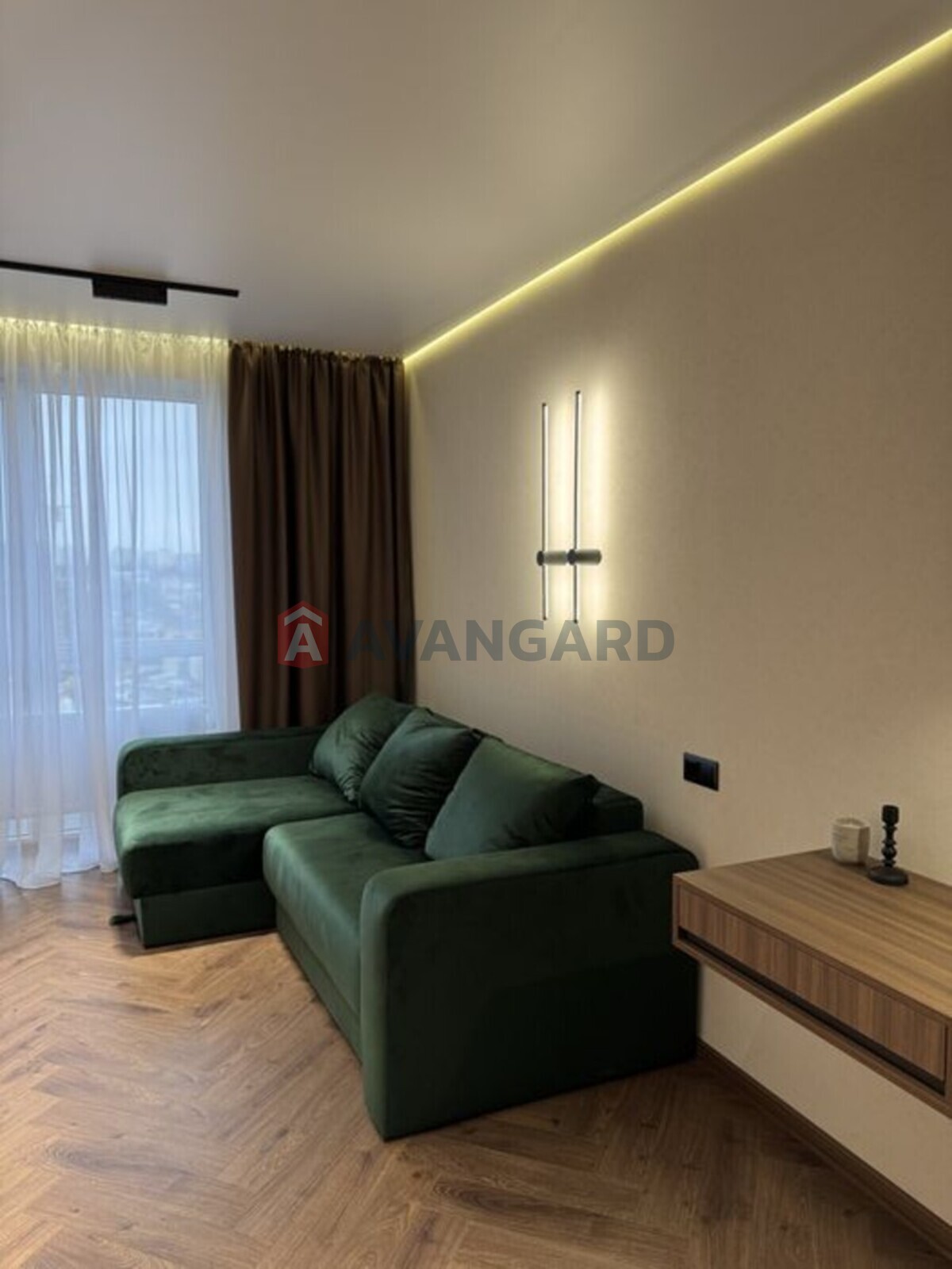 2 ����. ��������, 65/-/18 ��. �., 8/10 ���� ���� 3