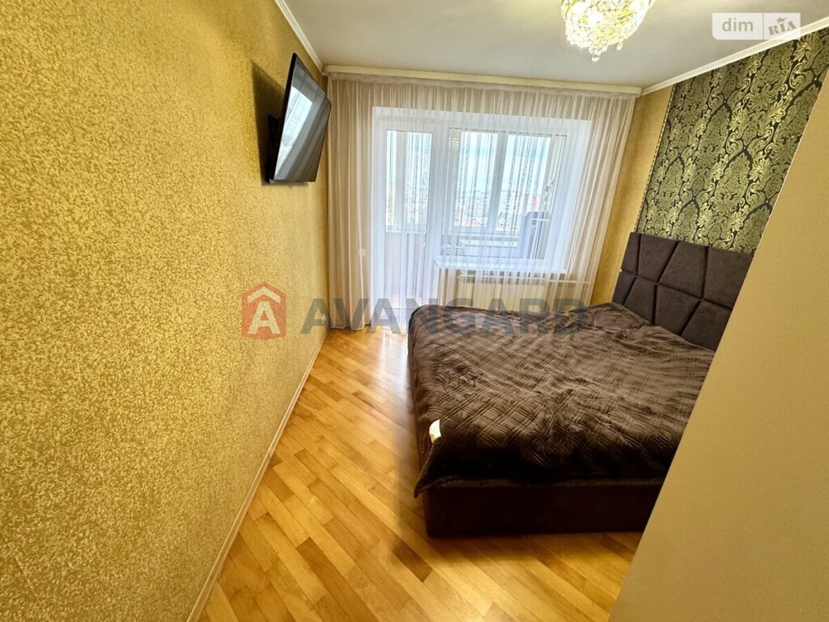 3 ����. ��������, 64/33/8 ��. �., 9/9 ���� ���� 20