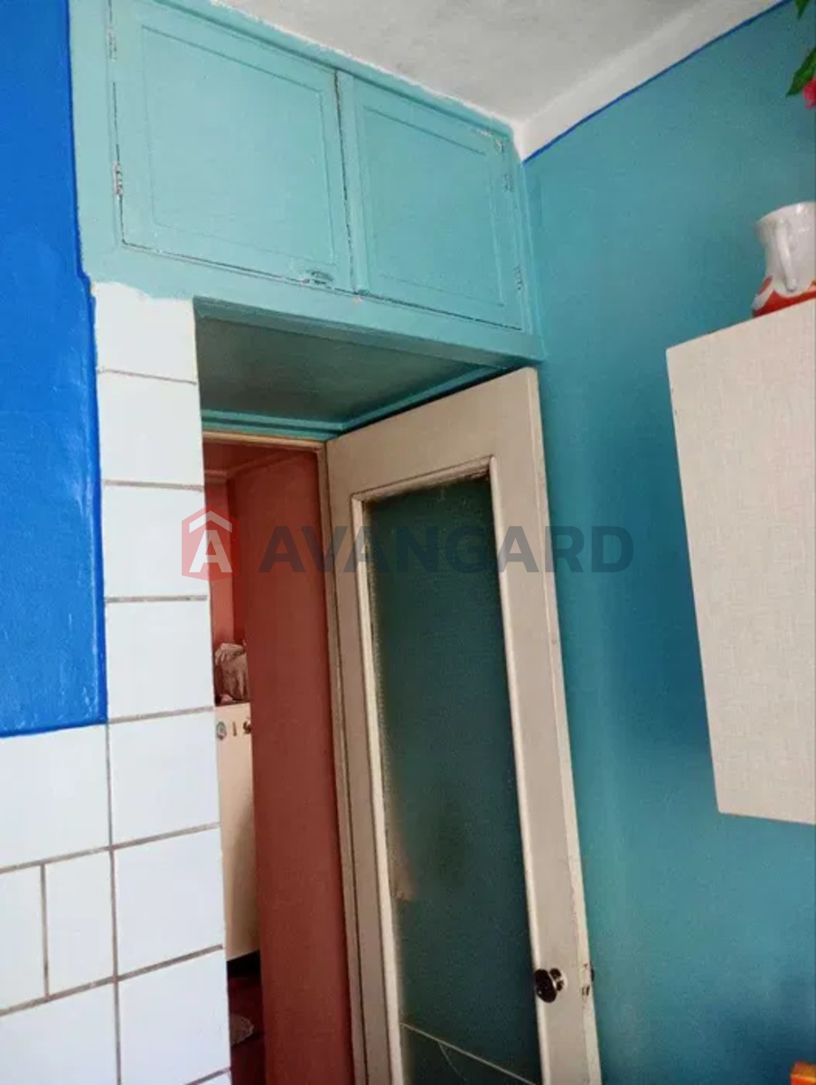 3 ��. ��������, 50/-/5 ��. �., 4/5 ������ ���� 9