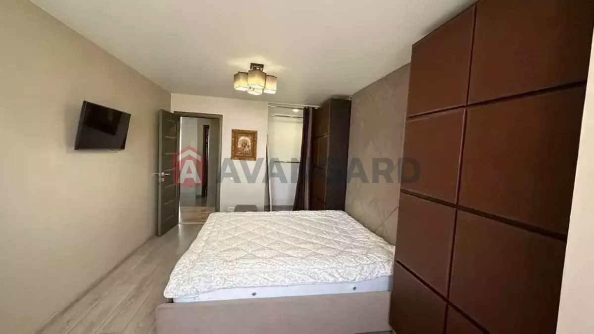 3 ��. ��������, 64/-/- ��. �., 8/9 ������ ���� 6