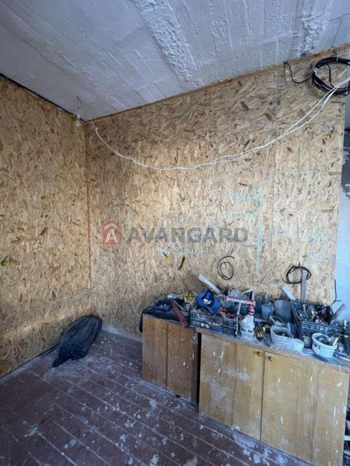 2 ��. ��������, 37/-/15 ��. �., 5/5 ������ ���� 4