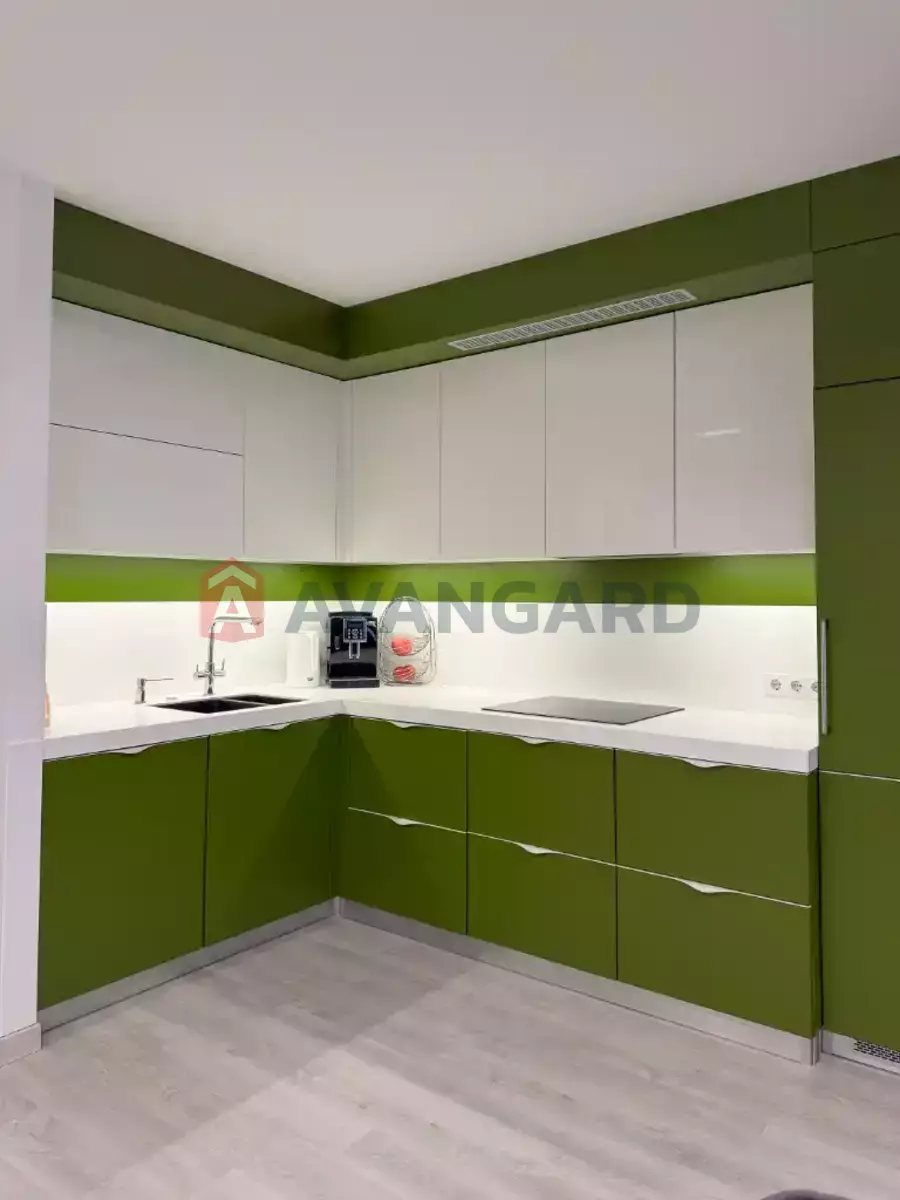 4 ��. ��������, 130/-/50 ��. �., 8/10 ������ ���� 5