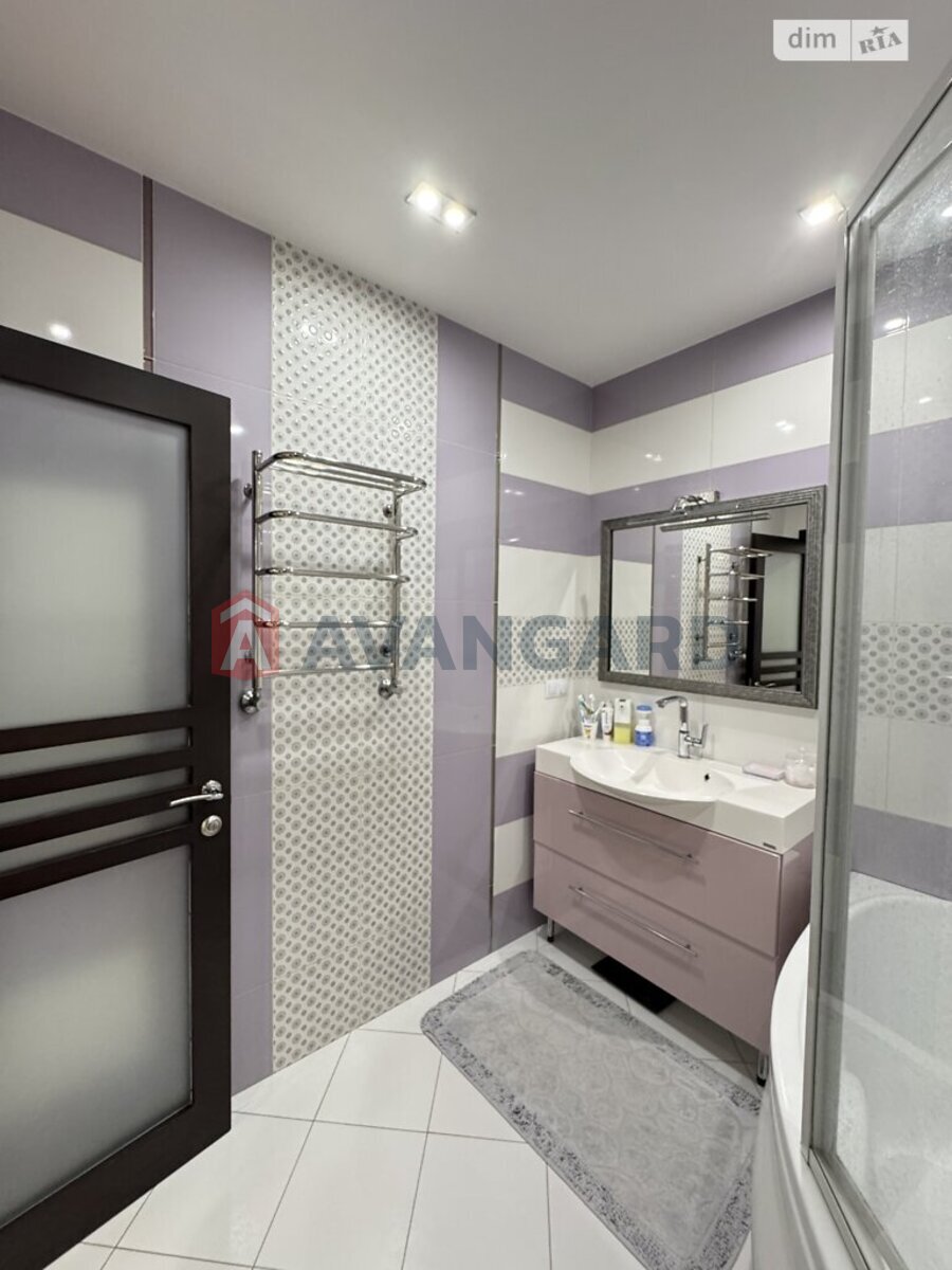 3 ��. ��������, 83/46/16 ��. �., 3/9 ������ ���� 16