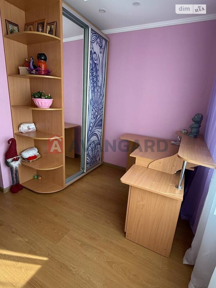 3 ����. ��������, 63/38/9 ��. �., 2/5 ���� ���� 6