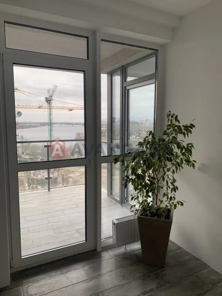 3 ��. ��������, 102/-/25 ��. �., 8/24 ������ ���� 3