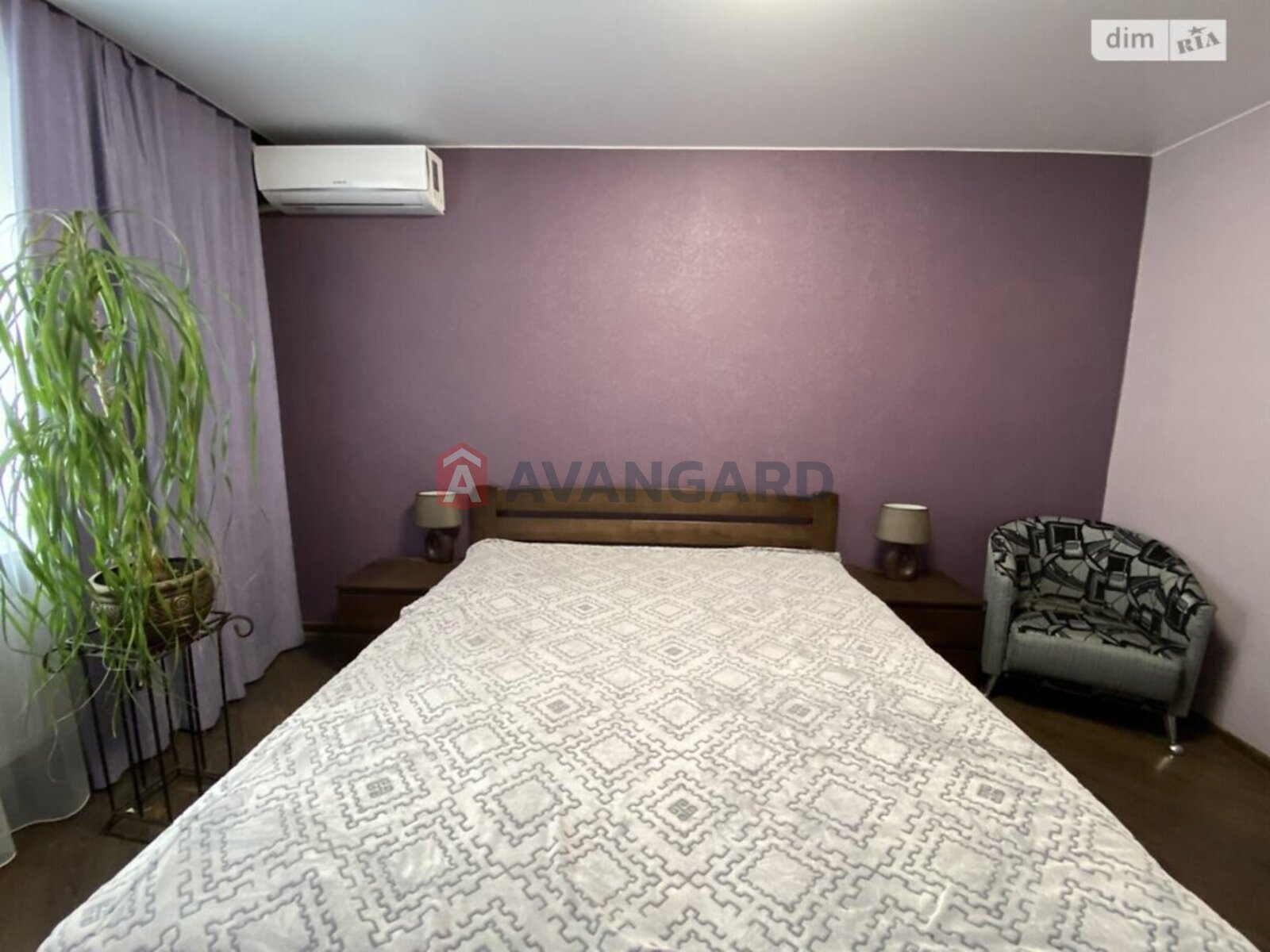 3 ��. ��������, 98/67/14 ��. �., 1/5 ������ ���� 28