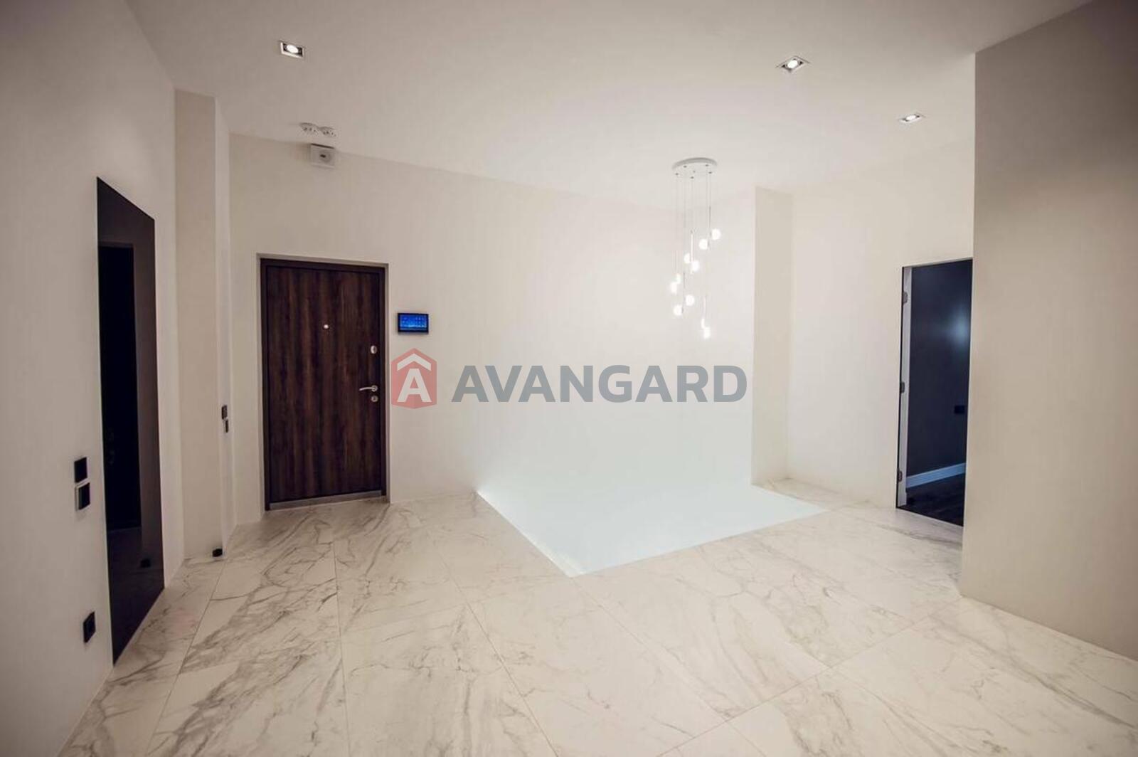 4 ��. ��������, 182/95/40 ��. �., 29/30 ������ ���� 8