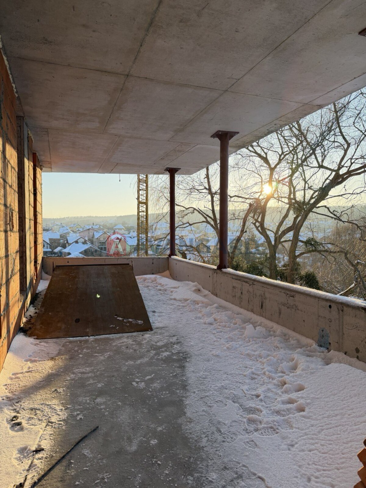 3 ����. ��������, 114/37/40 ��. �., 4/4 ���� ���� 8