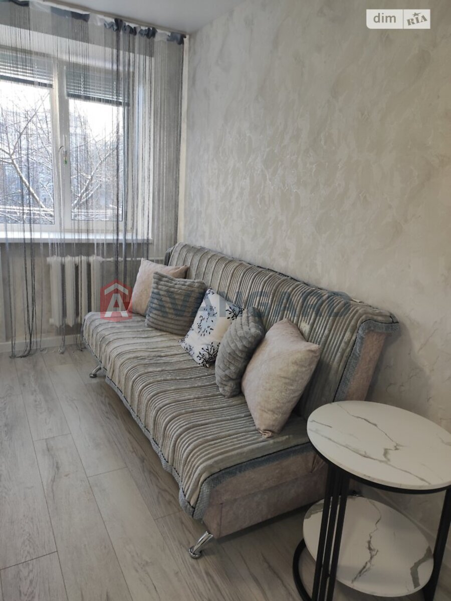 1 ��. ��������, 25/19/- ��. �., 3/4 ������ ���� 8