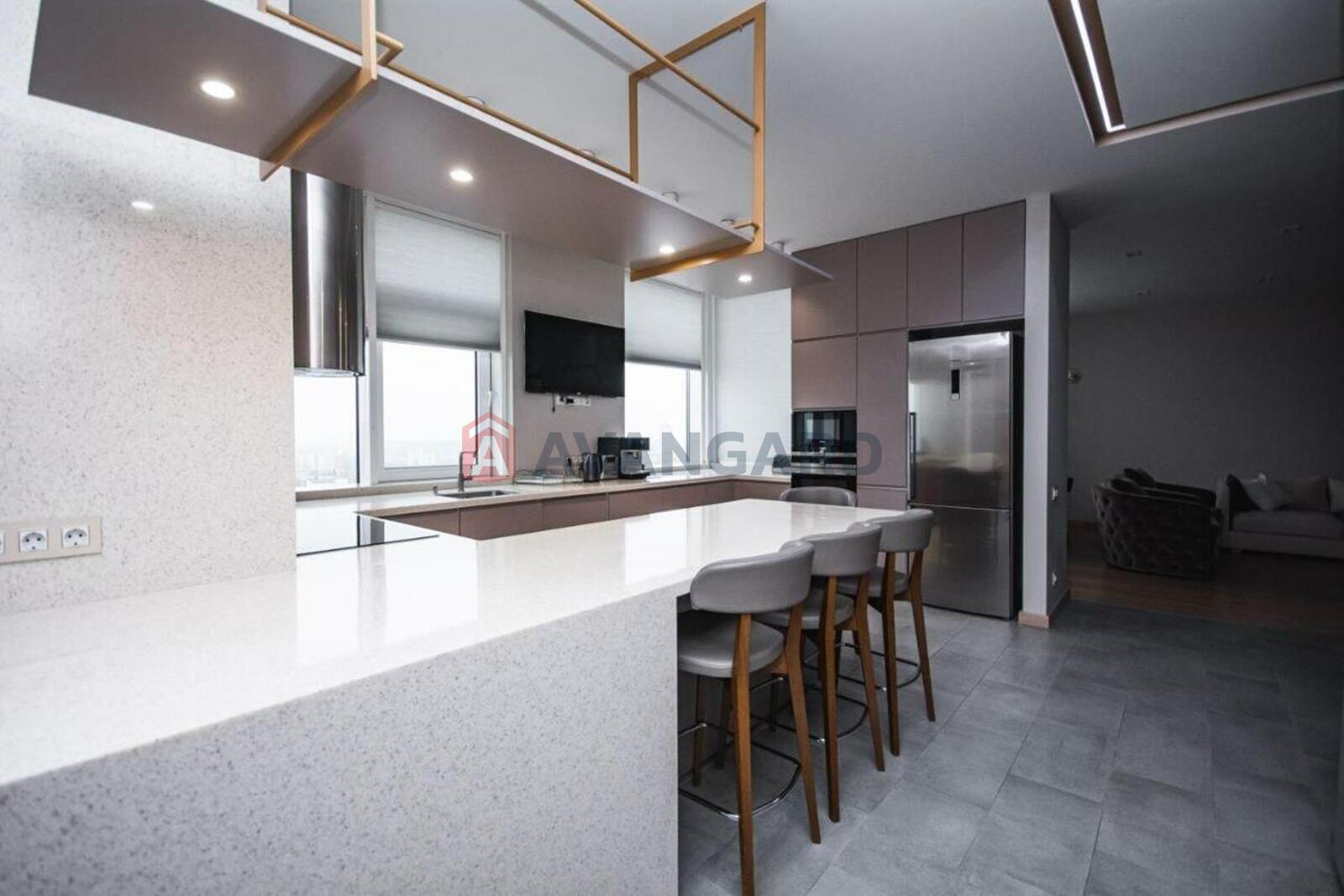 4 ��. ��������, 195/102/15 ��. �., 18/19 ������ ���� 4