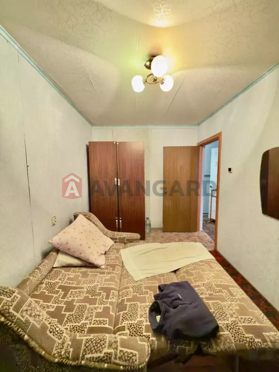 4 ����. ��������, 73/-/8 ��. �., 9/10 ���� ���� 16