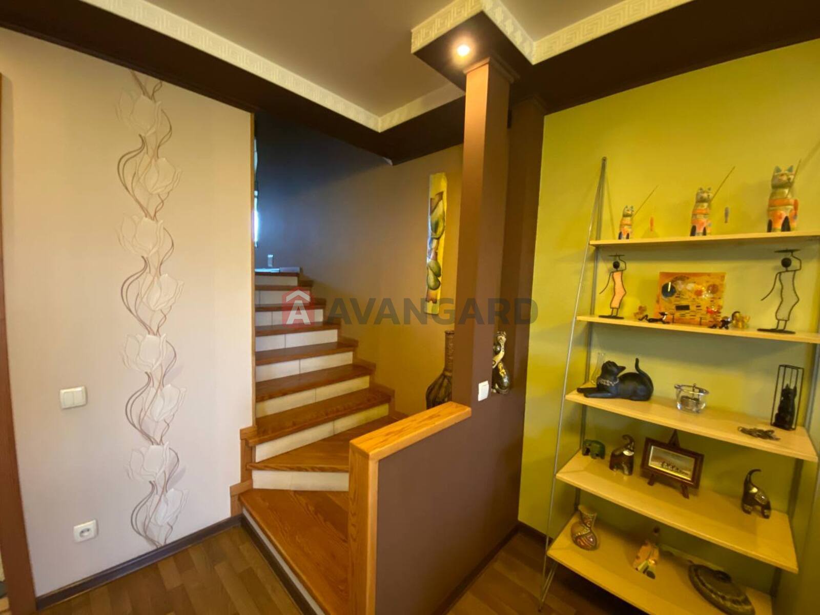 3 ��. ��������, 93,44/32,2/28,4 ��. �., 6/13 ������ ���� 10