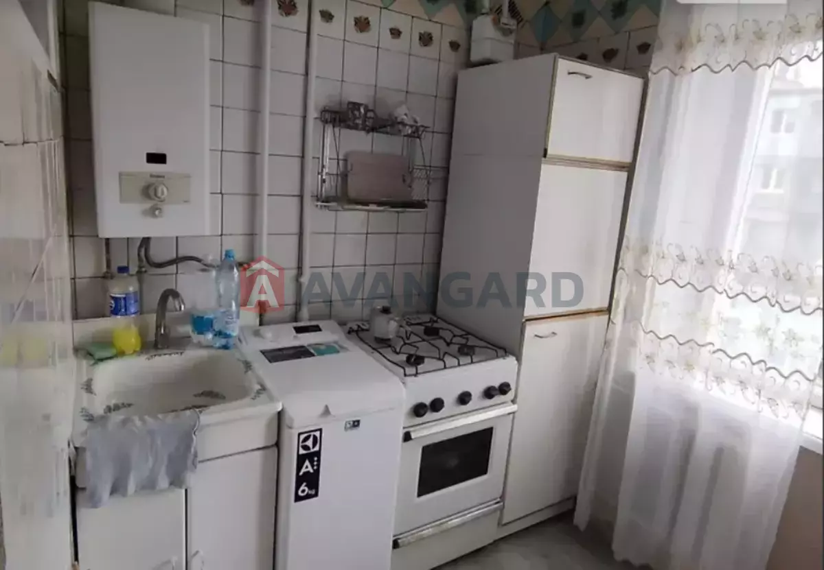 3 ��. ��������, 58/37/5 ��. �., 4/5 ������ ���� 1