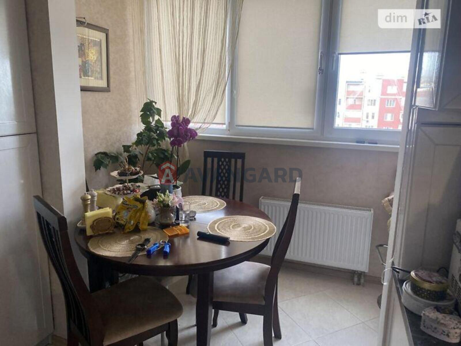 3 ��. ��������, 78/40/8 ��. �., 9/10 ������ ���� 18