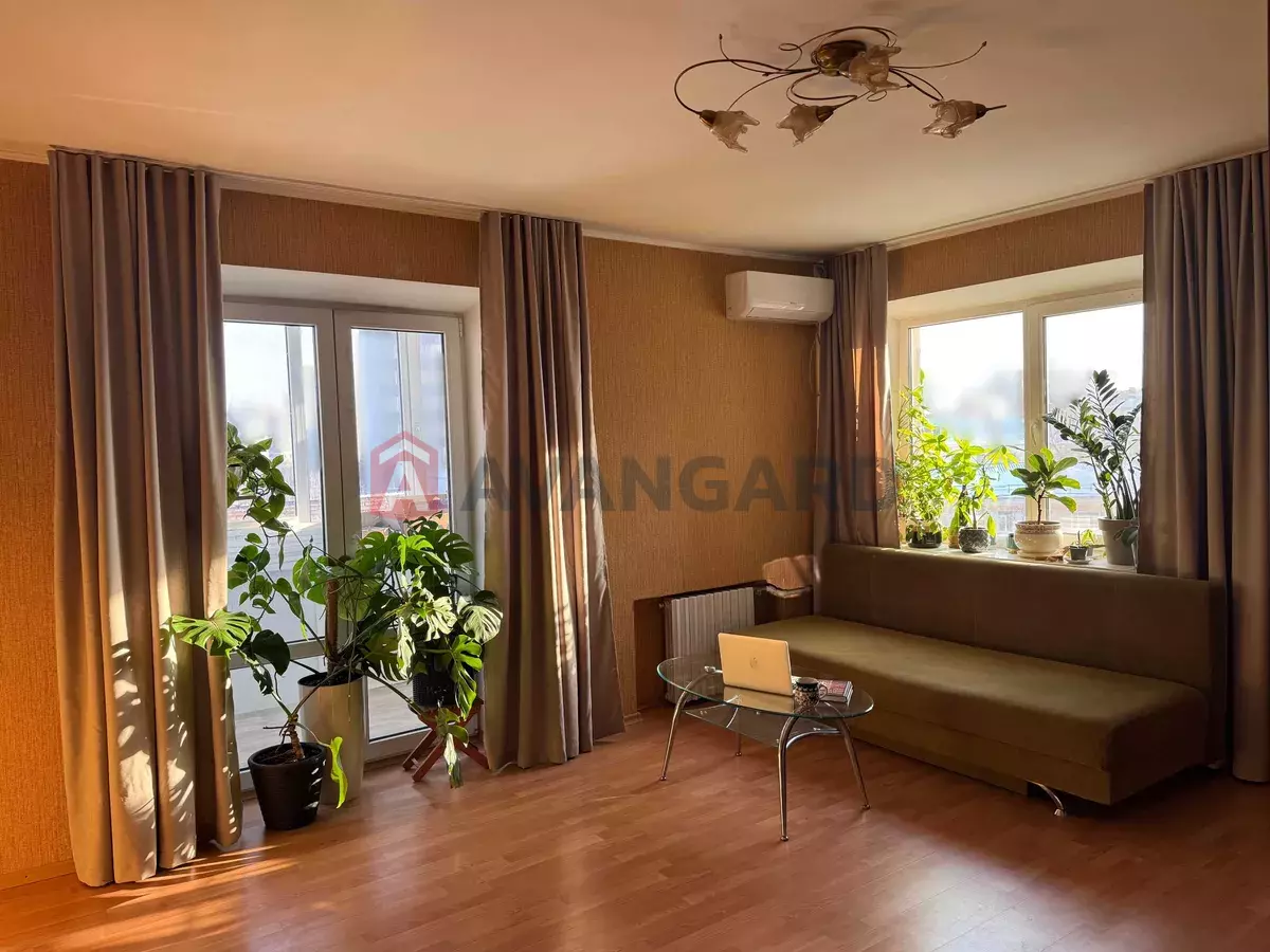 4 ��. ��������, 92/-/12 ��. �., 8/11 ������ ���� 1