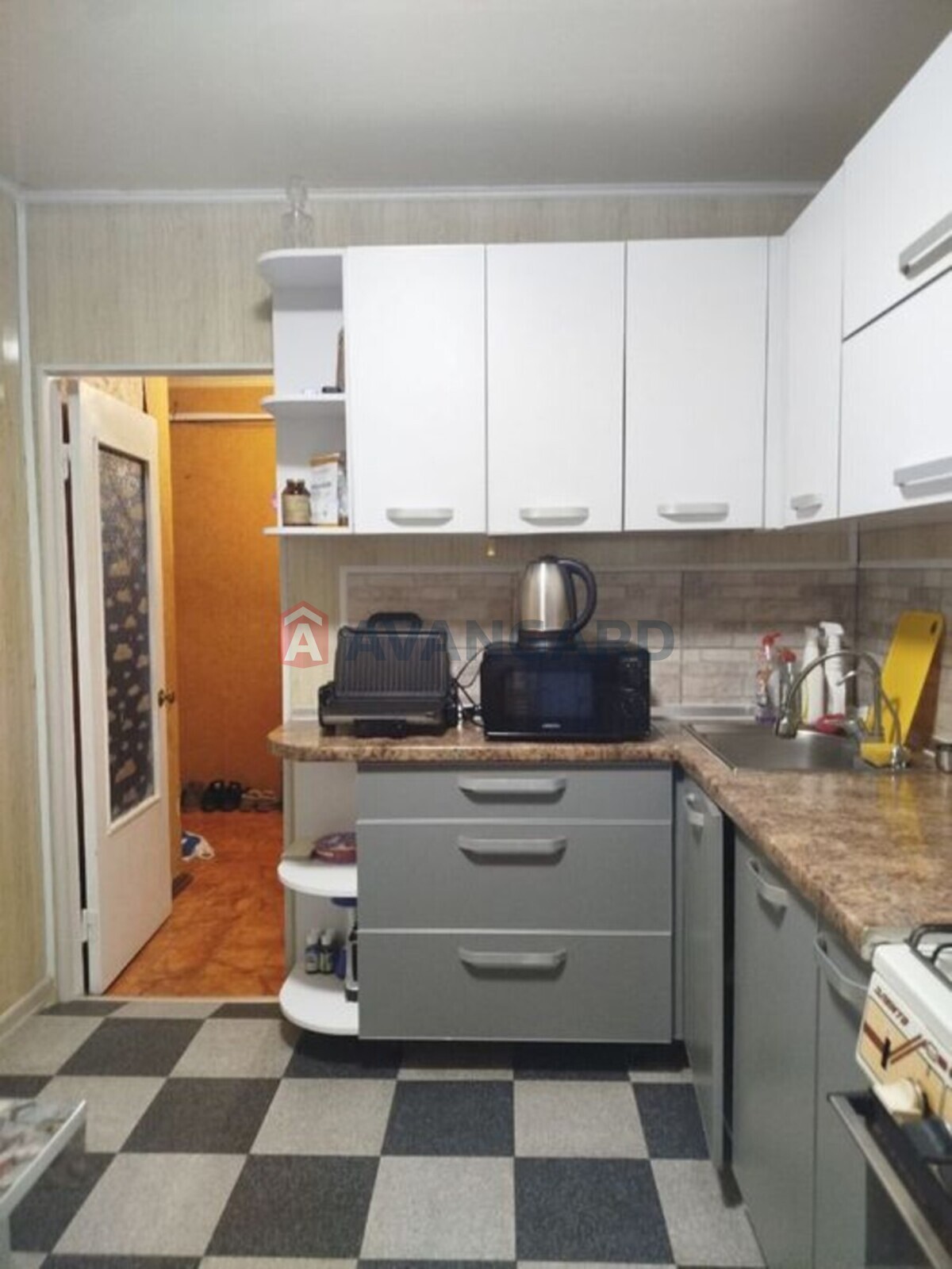 4 ����. ��������, 82/-/7 ��. �., 9/9 ���� ���� 5