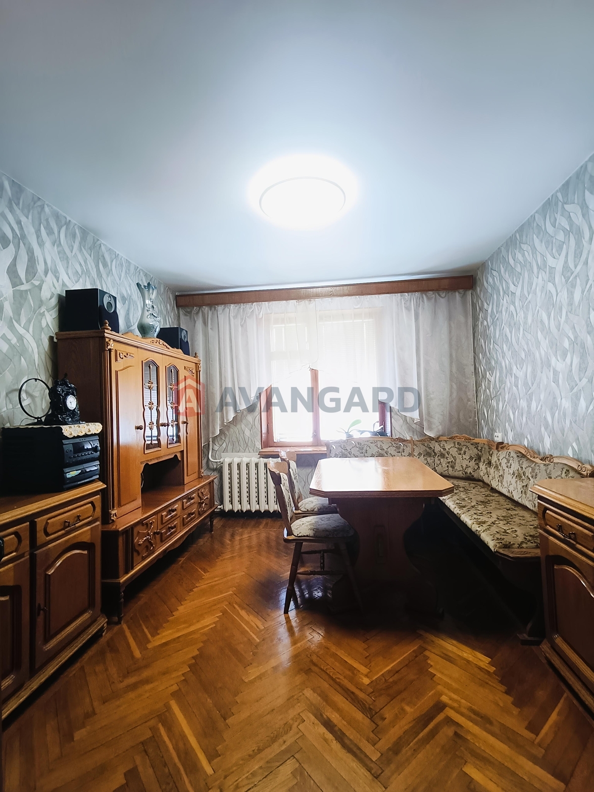 4 ��. ��������, 88/57/7,3 ��. �., 7/9 ������ ���� 9