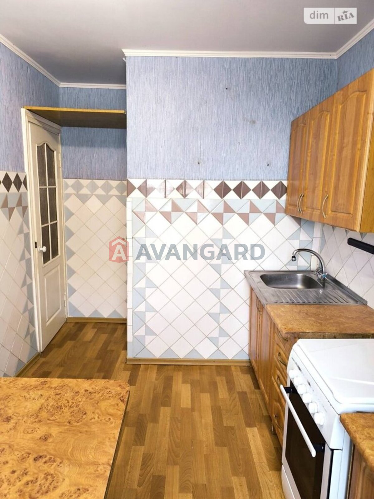 3 ��. ��������, 63/38/8 ��. �., 7/9 ������ ���� 12