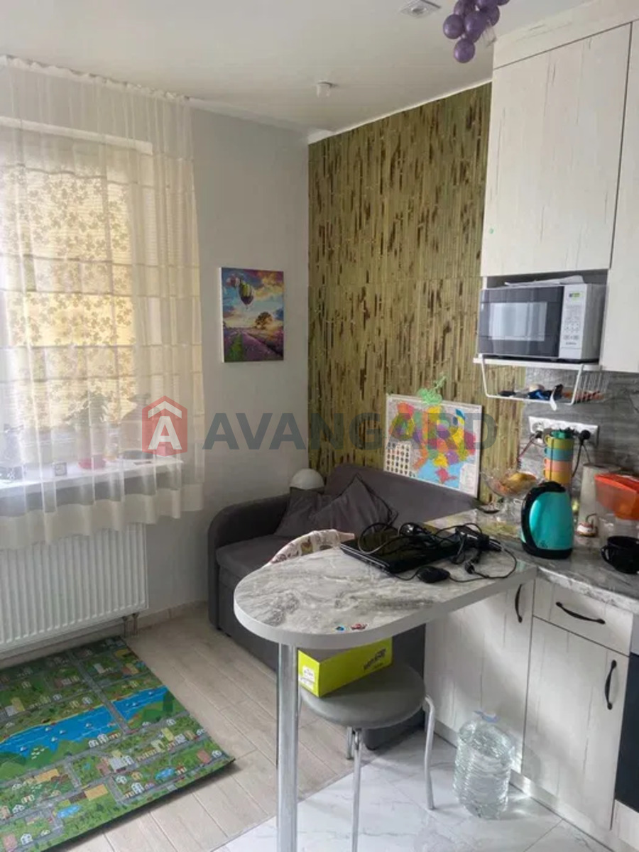 1 ��. ��������, 41/-/14 ��. �., 10/17 ������ ���� 4