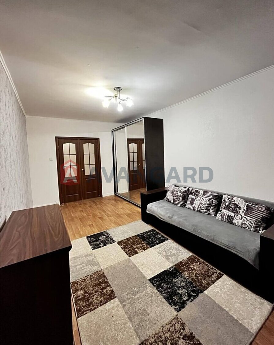 3 ����. ��������, 81/42/8 ��. �., 19/25 ���� ���� 13