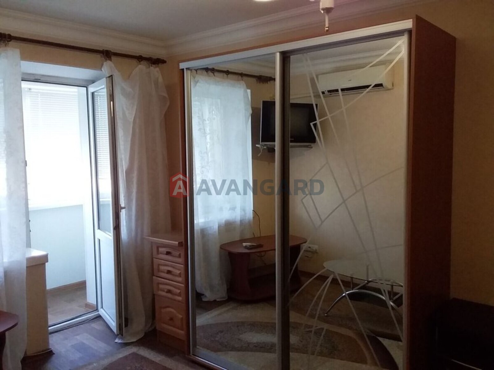 1 ��. ��������, 28/-/6 ��. �., 4/5 ������ ���� 4