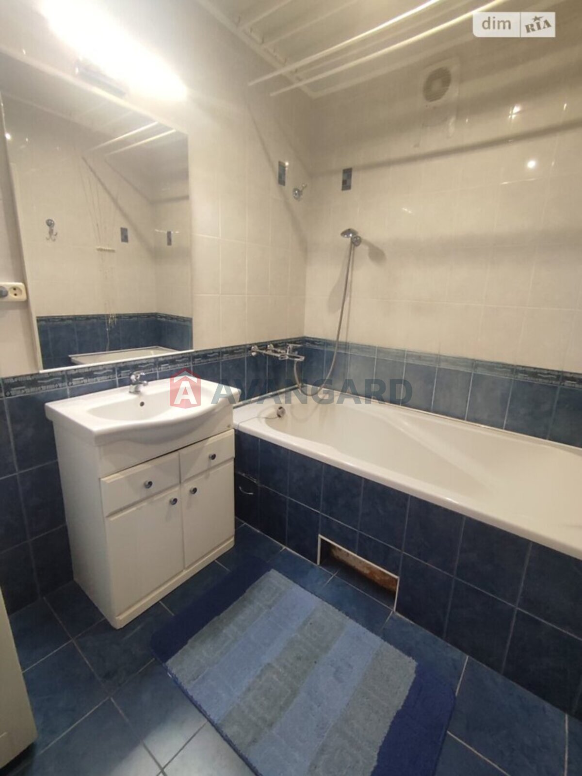 4 ��. ��������, 119/-/- ��. �., 5/5 ������ ���� 12