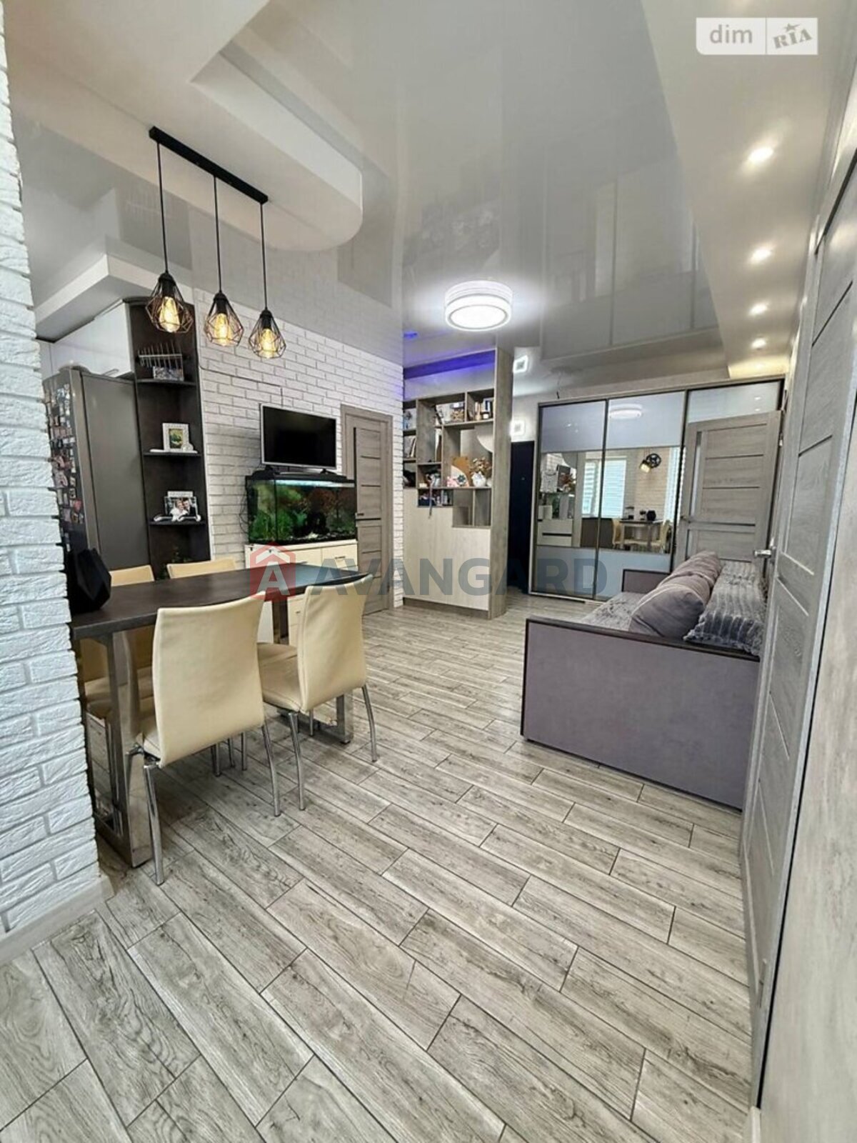 1 ��. ��������, 58/-/- ��. �., 7/10 ������ ���� 9