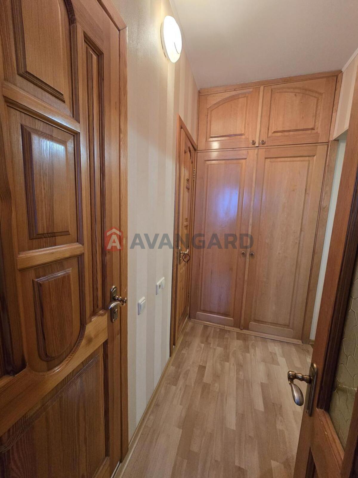 3 ��. ��������, 71/-/8 ��. �., 11/16 ������ ���� 8