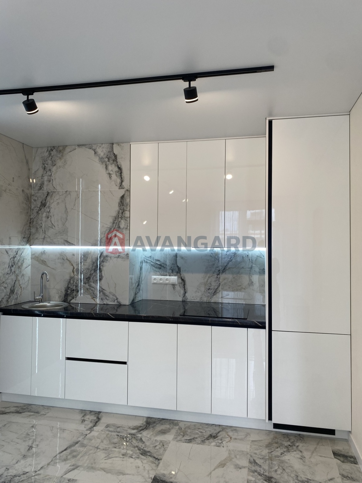 1 ��. ��������, 44/14/20 ��. �., 24/26 ������ ���� 4