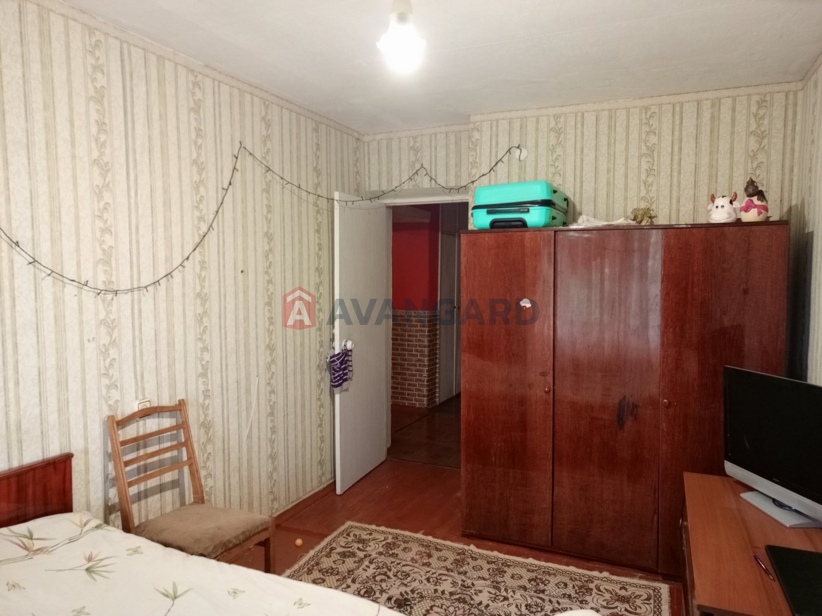 4 ����. ��������, 82/51/7 ��. �., 4/9 ���� ���� 14