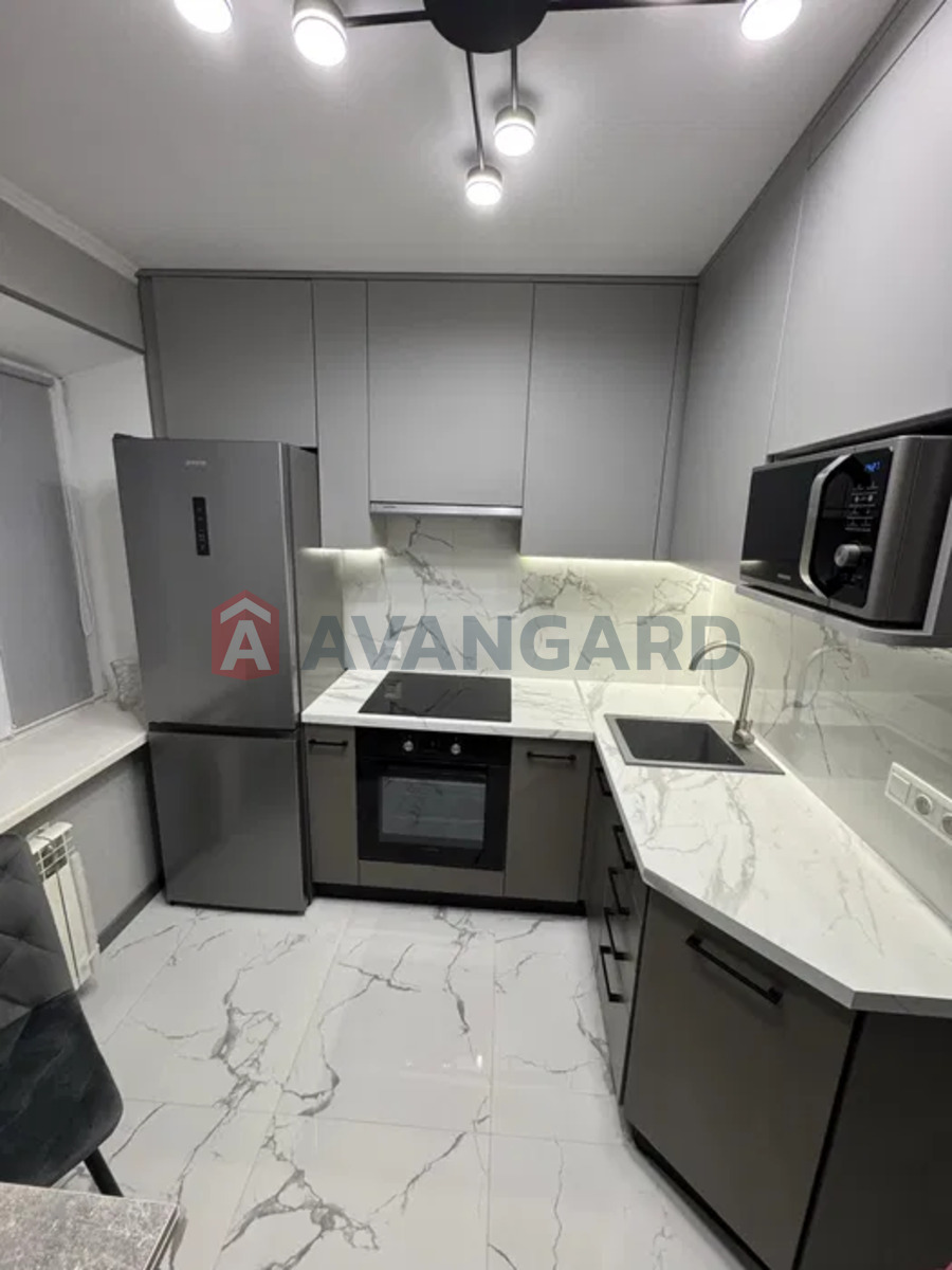 1 ��. ��������, 33/17/6 ��. �., 3/5 ������ ���� 6