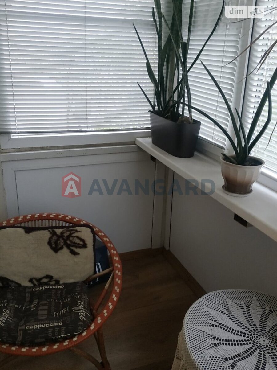 3 ����. ��������, 92.9/60.8/15.1 ��. �., 3/4 ���� ���� 25