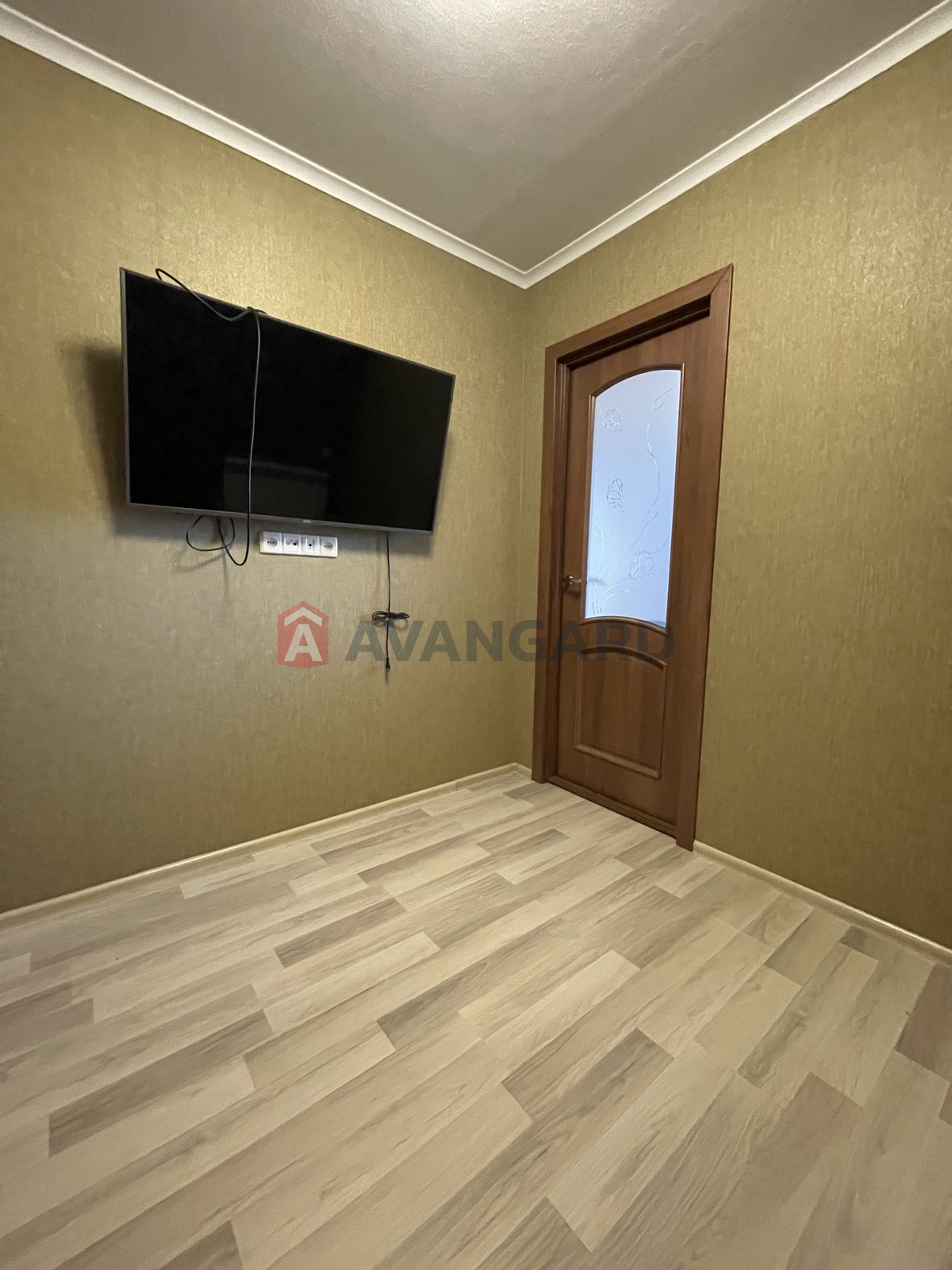 1 ��. ��������, 30/17,5/4,4 ��. �., 5/5 ������ ���� 8