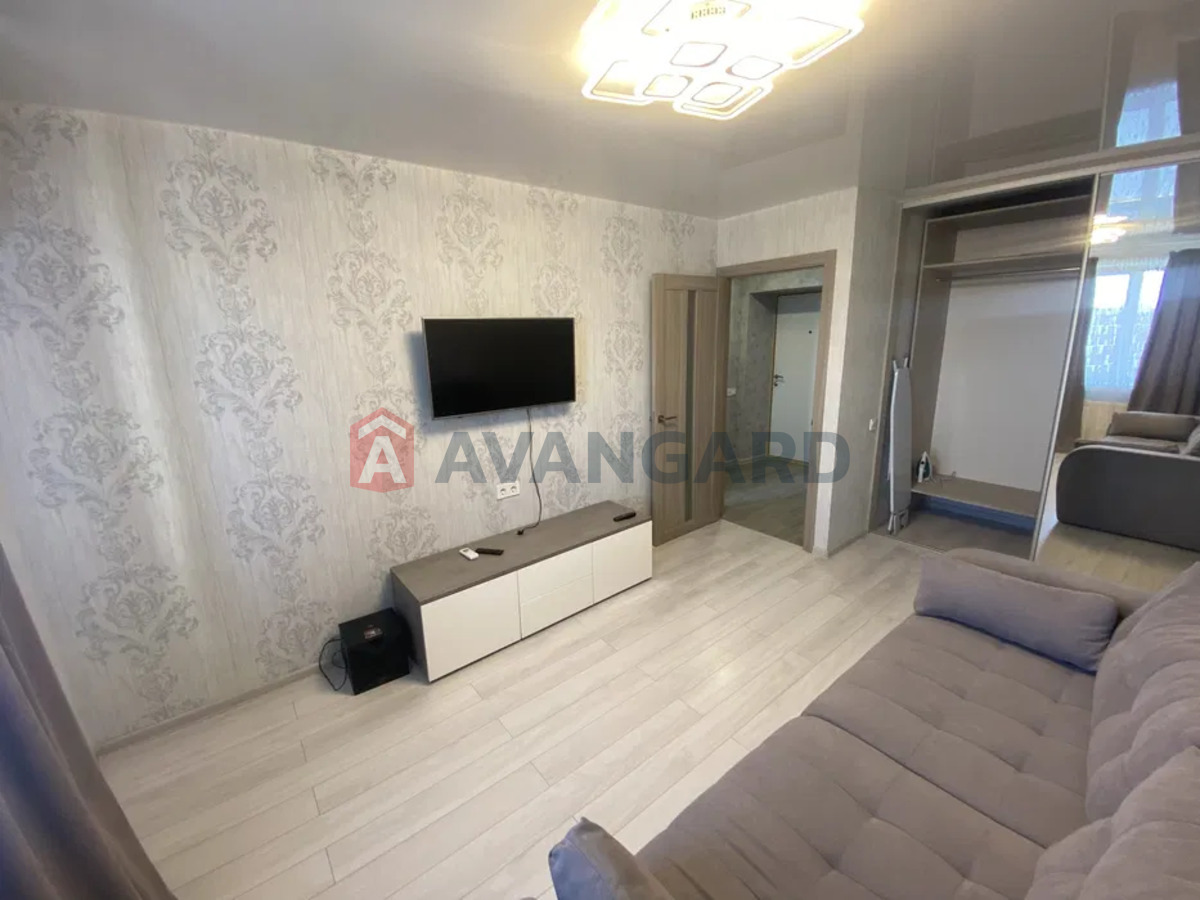 1 ��. ��������, 38/-/14 ��. �., 11/11 ������ ���� 8